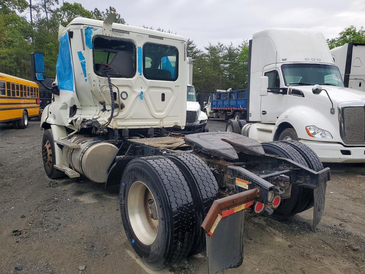 2018 FREIGHTLINER All other VIN 3AKBGADV1JDJU2441 photo 3