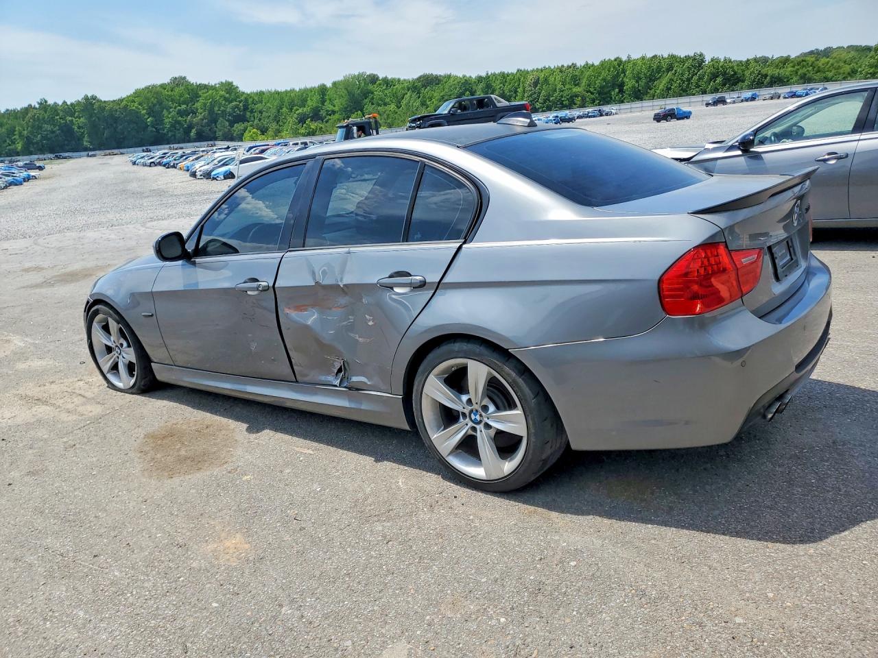 2009 BMW 3 series VIN WBAPM775X9NL88431 photo 2