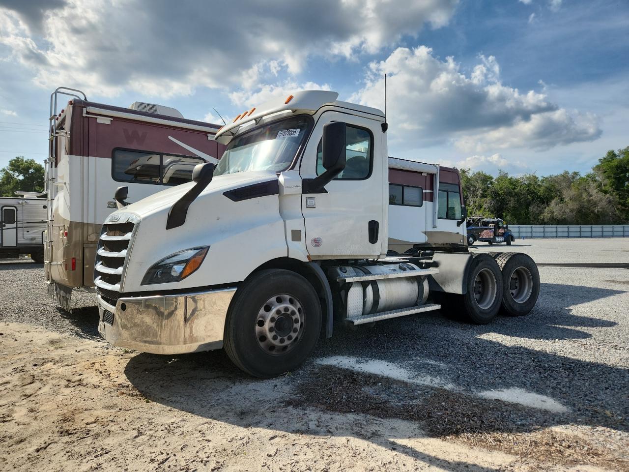 2020 FREIGHTLINER All other VIN 1FUJHTDVXLLLU7741 photo 2