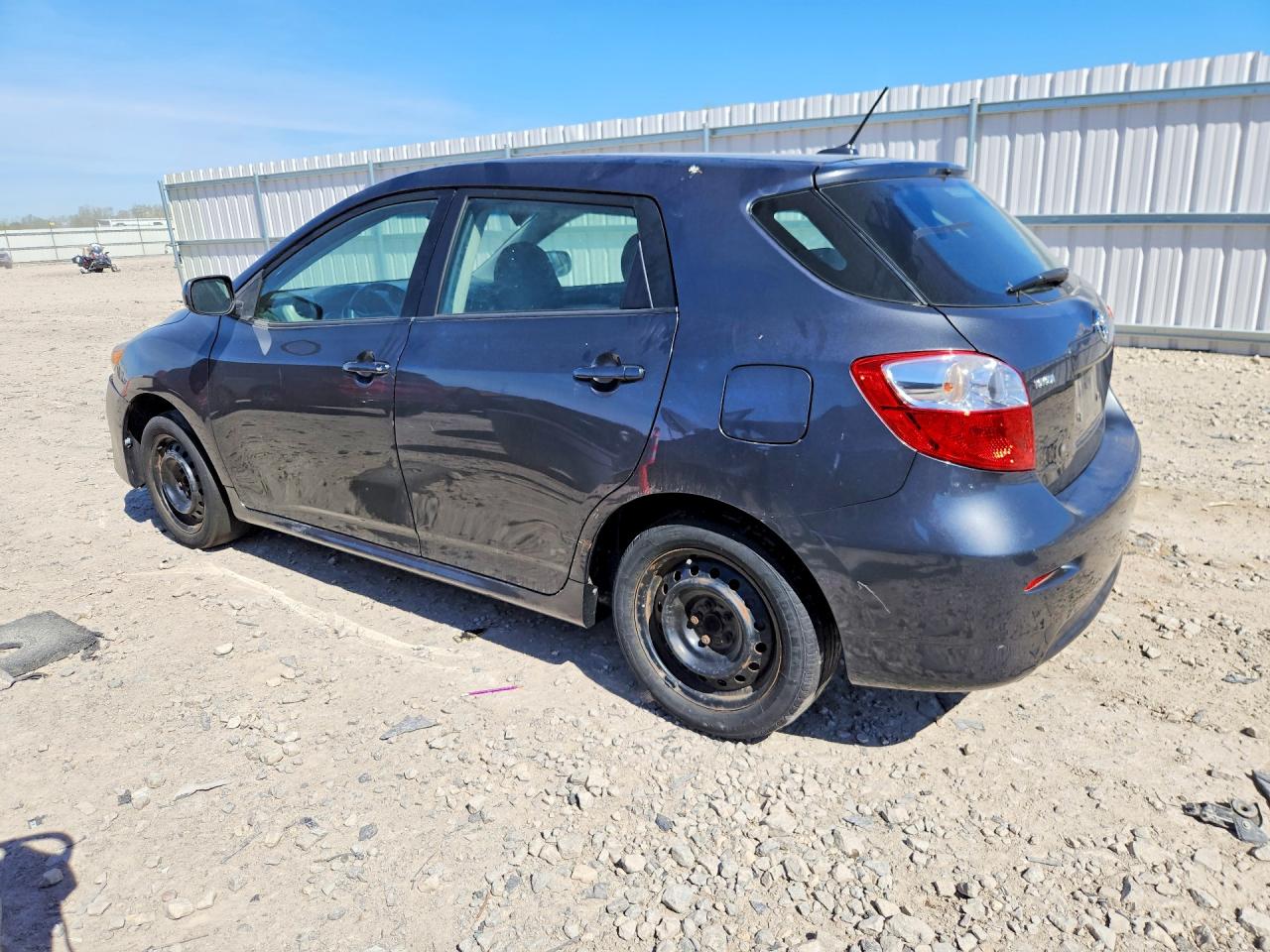 2009 Toyota Matrix VIN 2T1KU40E69C152318 photo 2