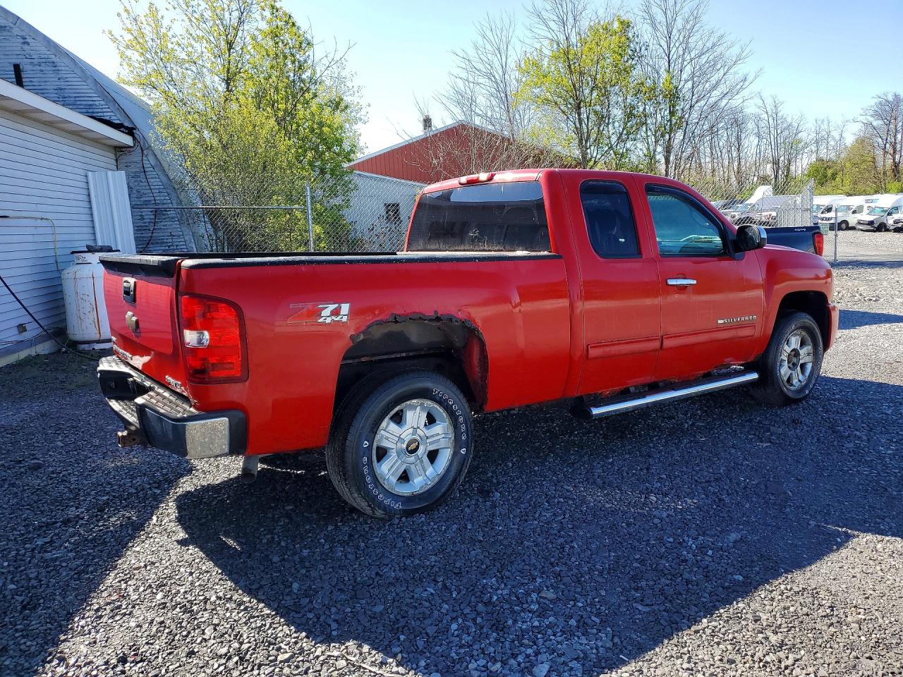 2011 Chevrolet Silverado VIN 1GCRKSE38BZ202552 photo 3