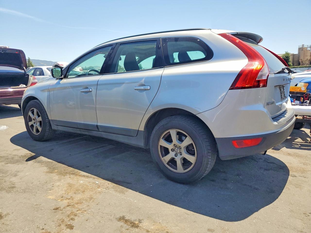 2010 Volvo Xc60 VIN YV4960DL0A2082633 photo 2