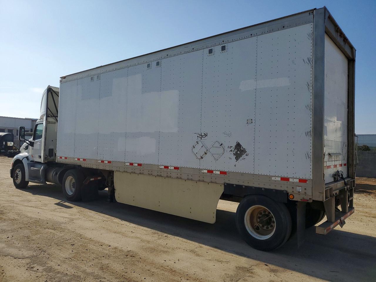 2017 PETERBILT All models VIN 1XPBA48X1HD428533 photo 3