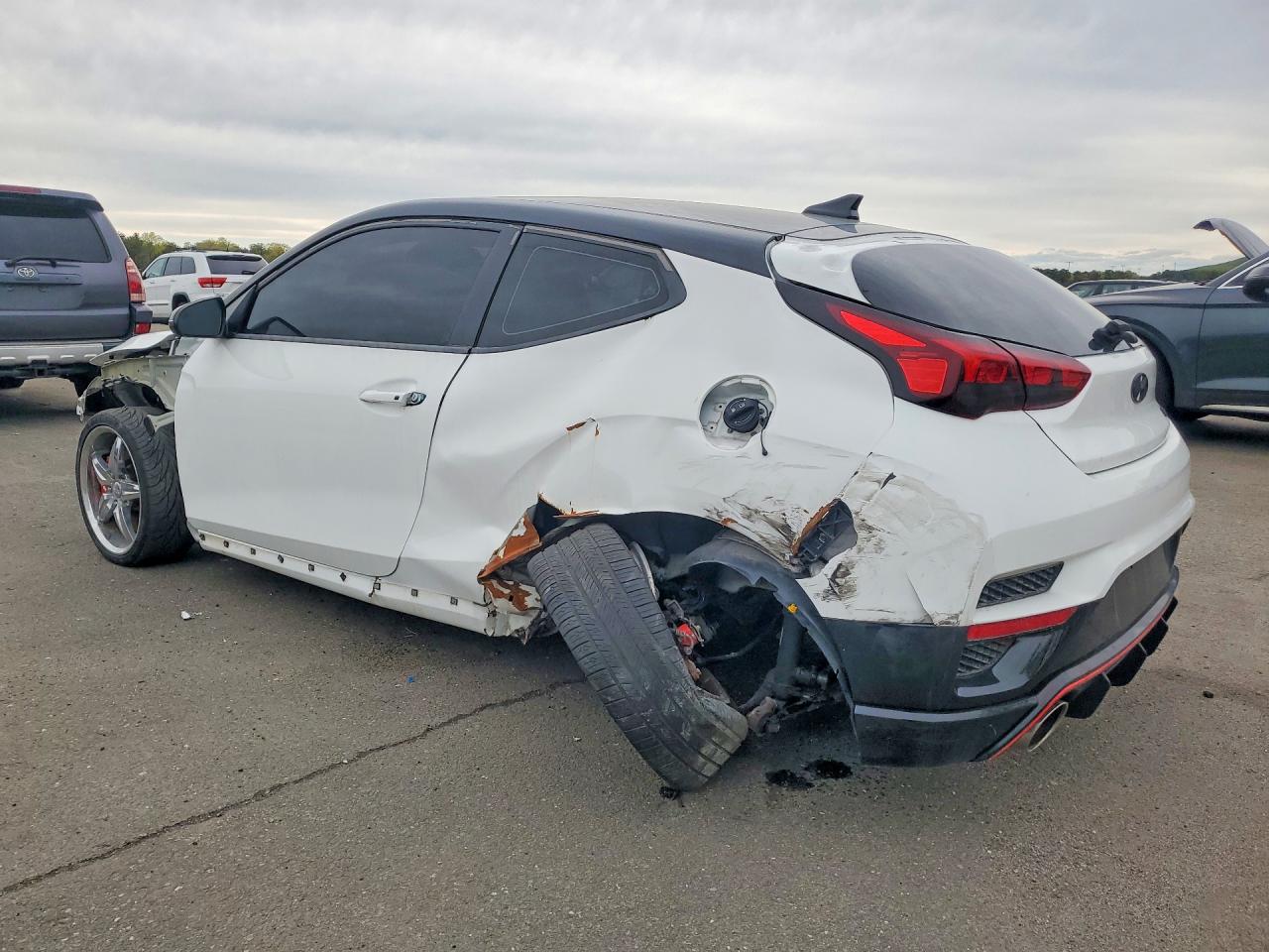 2021 Hyundai Veloster VIN KMHT36AH6MU010389 photo 2
