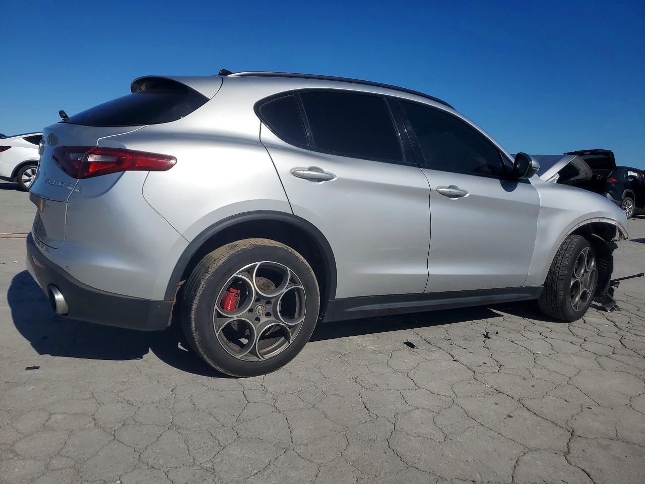 2018 Alfa Stelvio VIN ZASFAKPN6J7B92299 photo 3