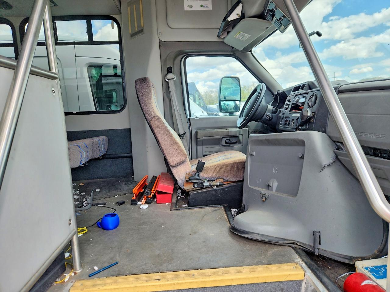 2010 Ford Econoline VIN 1FDFE4FP9ADA40171 photo 5