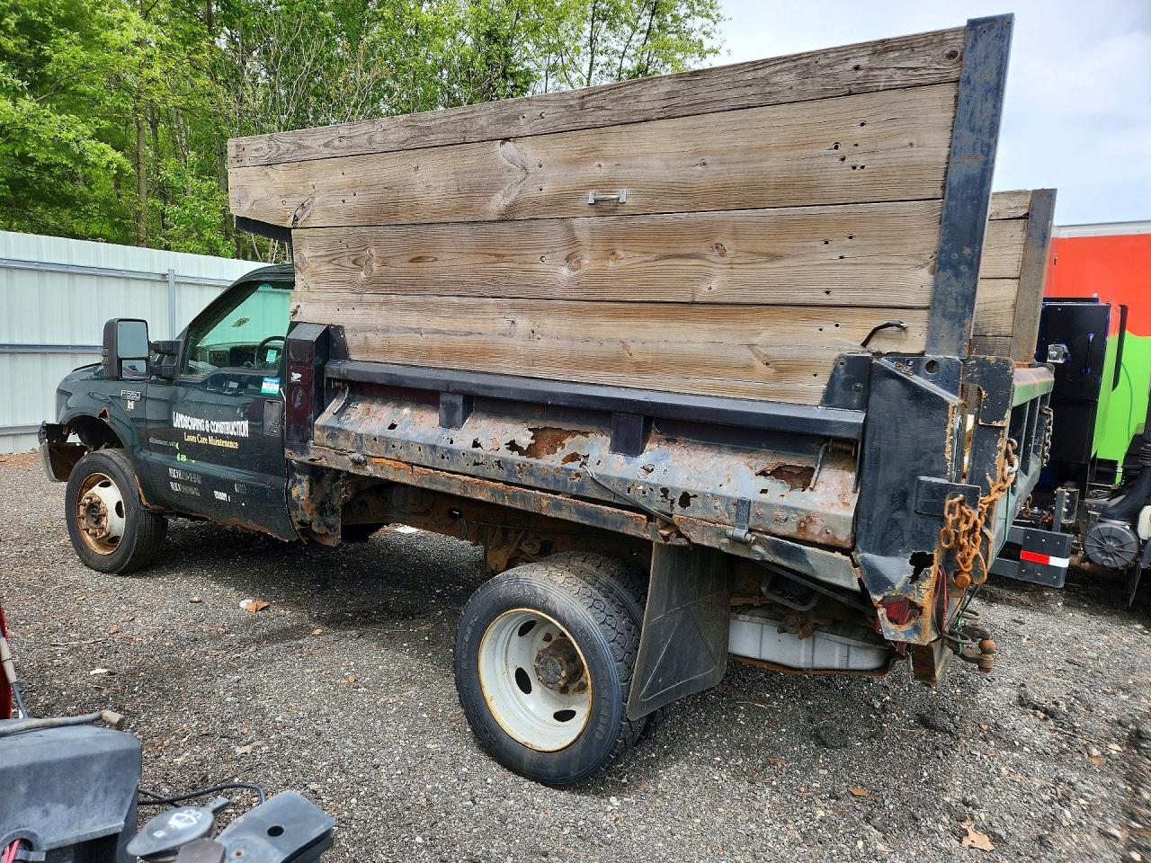 2001 Ford F550 VIN 1FDAF57F81EB84792 photo 2