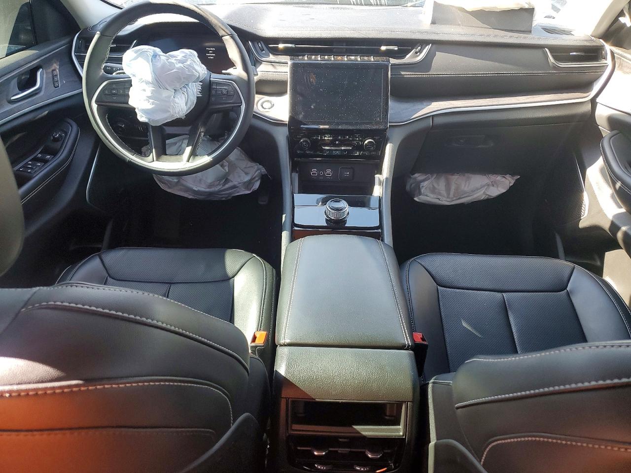 2023 Jeep Cherokee VIN 1C4RJGBG5PC651544 photo 8