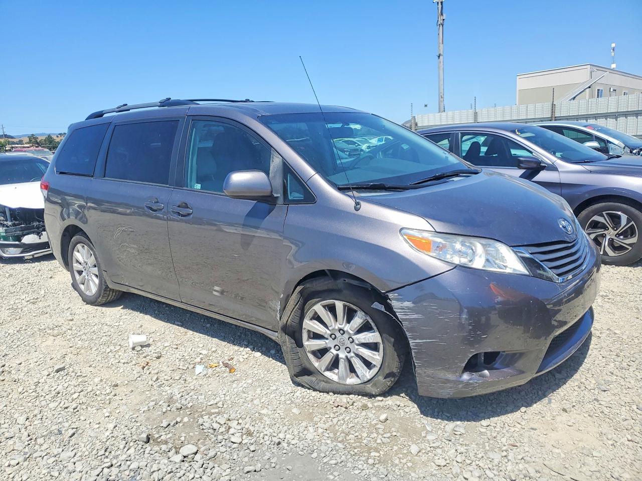 2012 Toyota Sienna VIN 5TDDK3DC8CS031256 photo 4