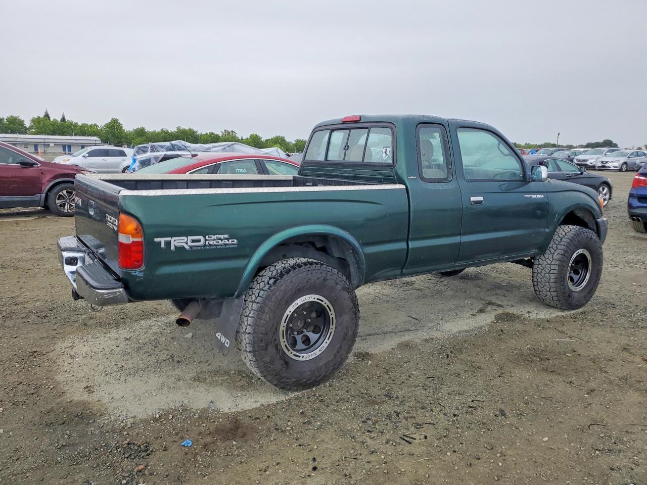 1999 Toyota Tacoma VIN 4TAWN74N1XZ560525 photo 3