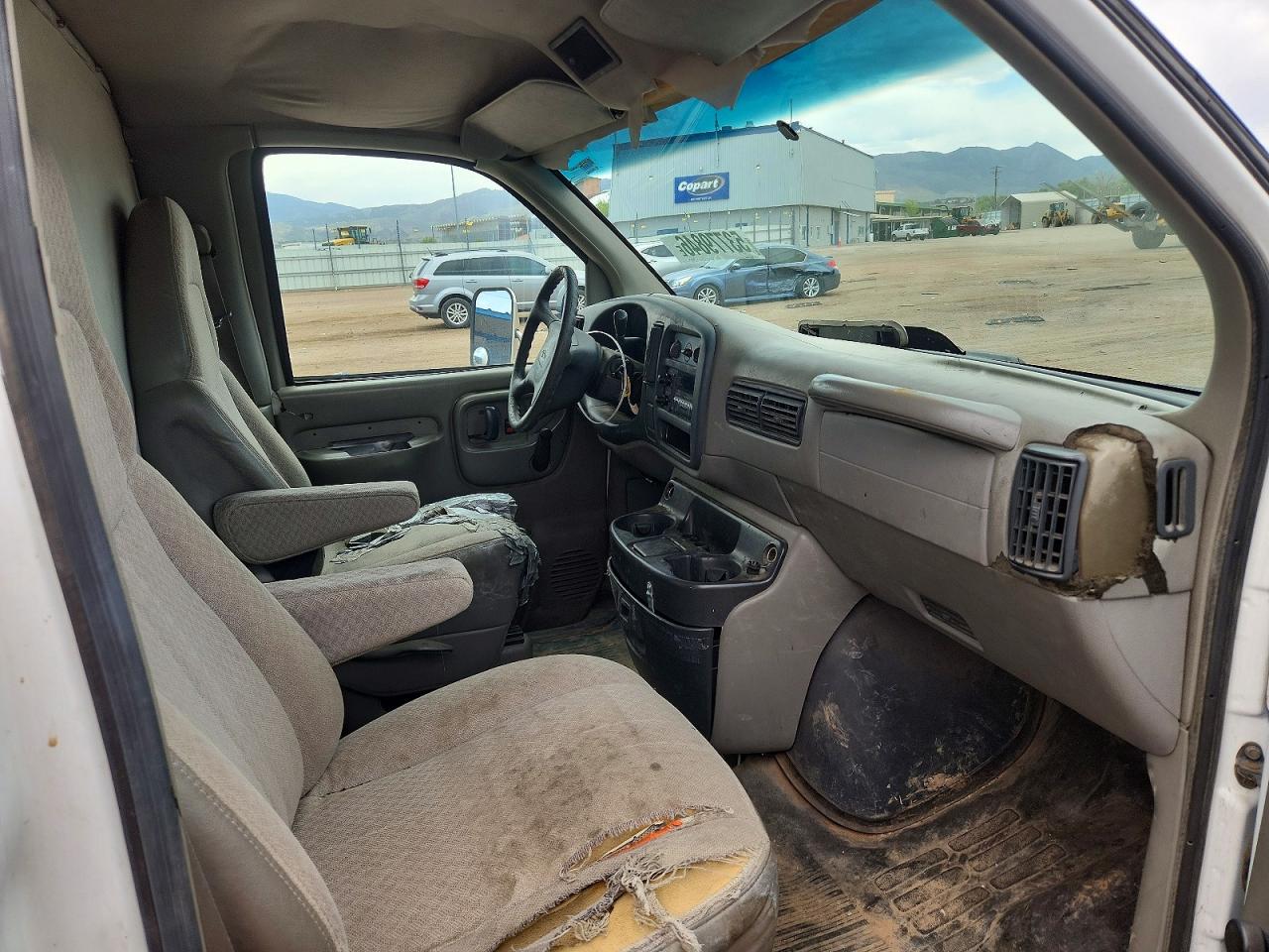 2000 CHEV Express VIN 1GBJG31RXY1251990 photo 8