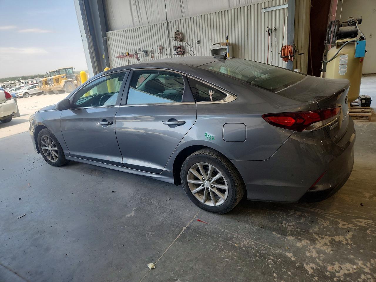 2019 Hyundai Sonata VIN 5NPE24AF2KH742240 photo 2