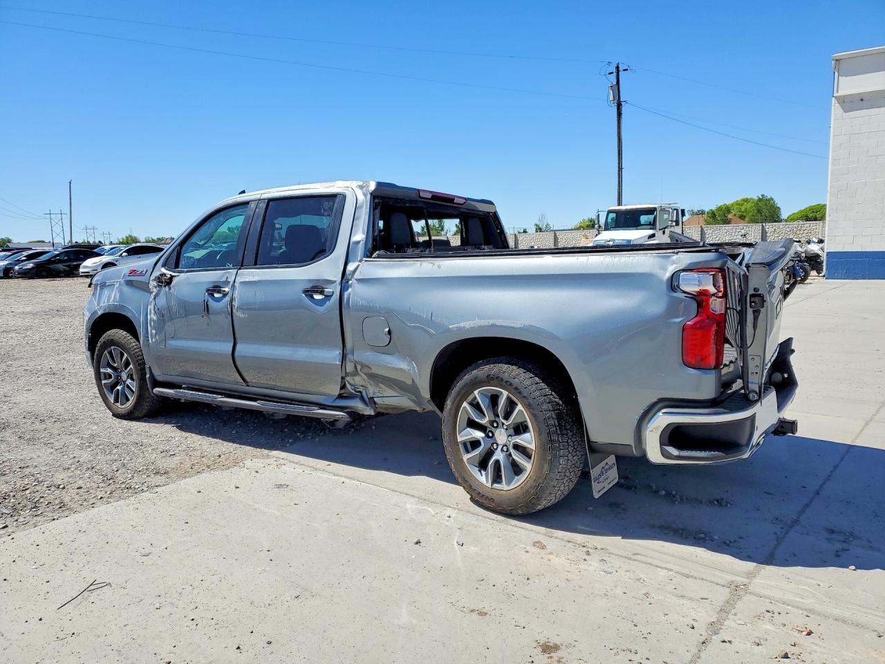 2026 Chevrolet Silverado VIN 1GCUKDE81TZ159658 photo 2