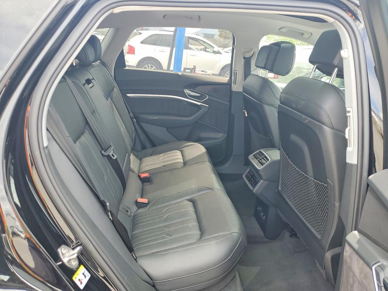 2019 AUDI E-tron VIN WA1VABGE2KB008490 photo 11
