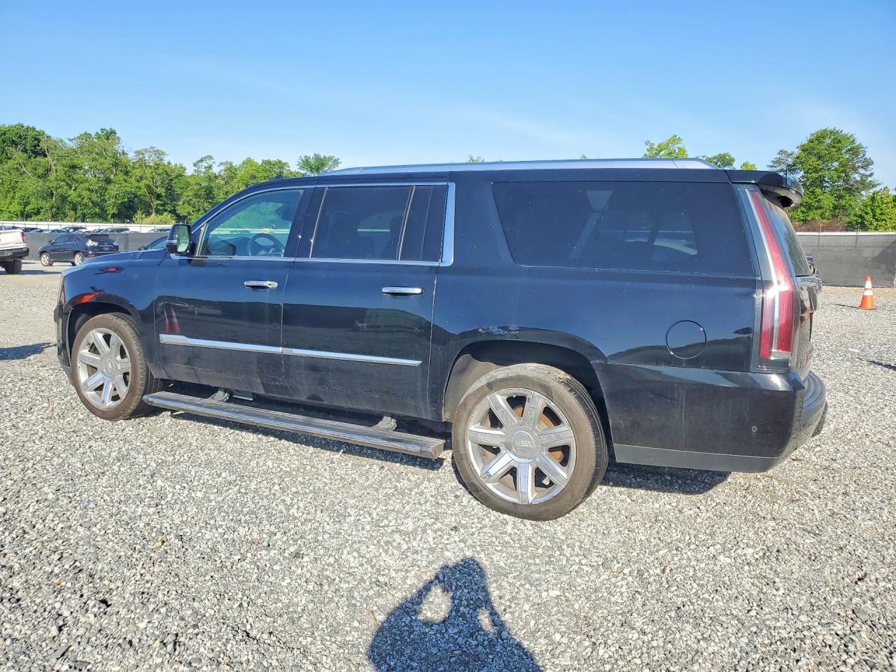 2019 Cadillac Escalade VIN 1GYS4JKJ4KR278921 photo 2