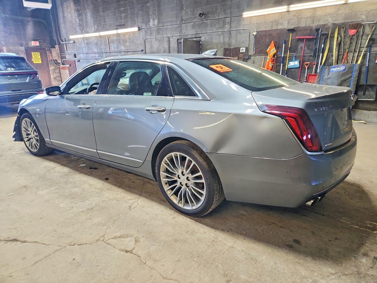 2018 Cadillac Ct6 VIN 1G6KG5RS4JU137767 photo 2