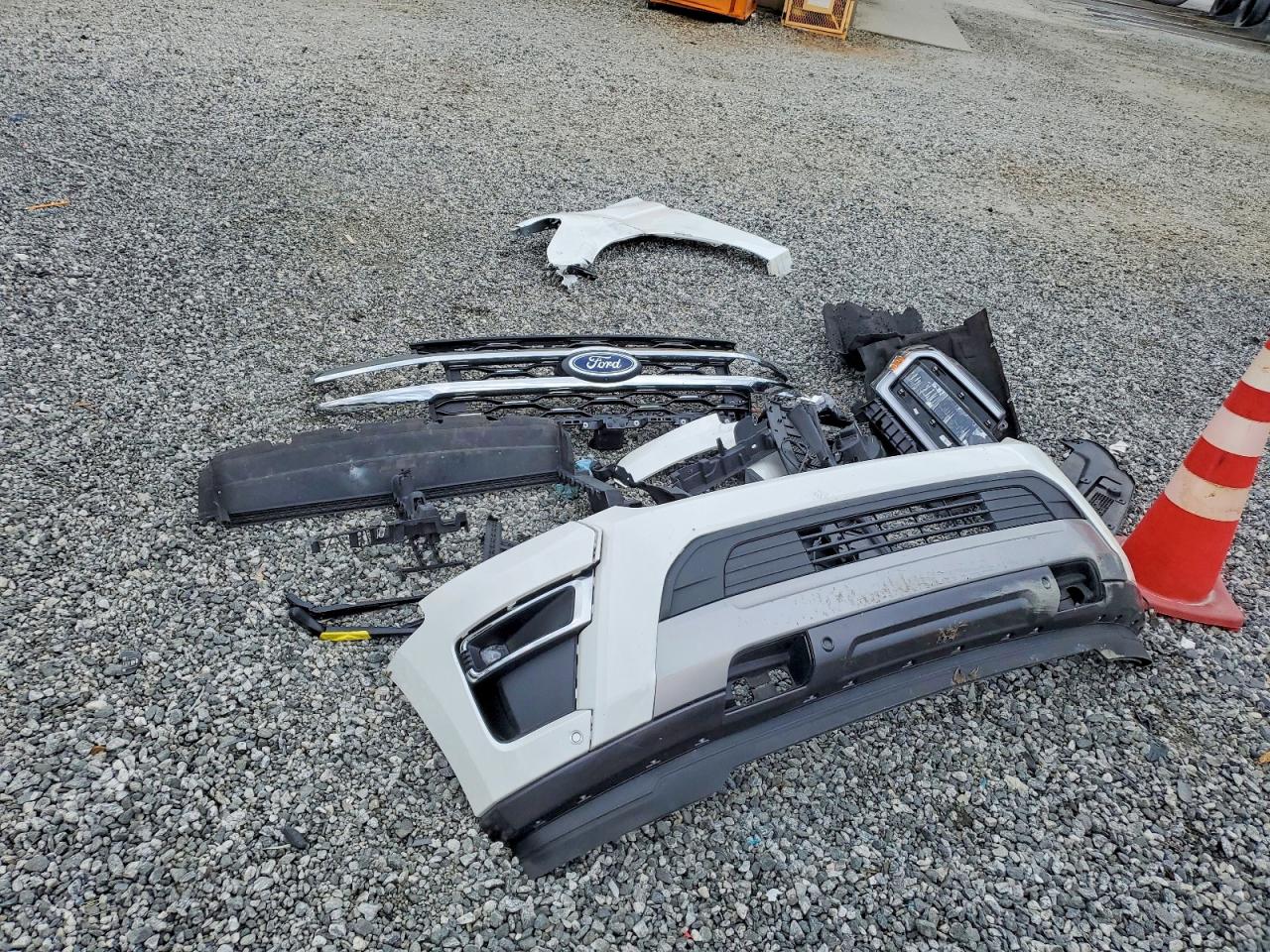 2024 Ford Expedition VIN 1FMJU2A84REA48735 photo 12