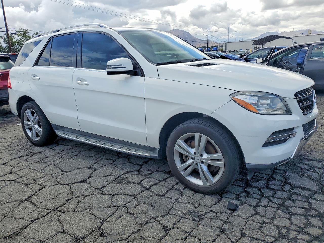 2015 Mercedes-Benz M-class VIN 4JGDA5JBXFA561672 photo 4