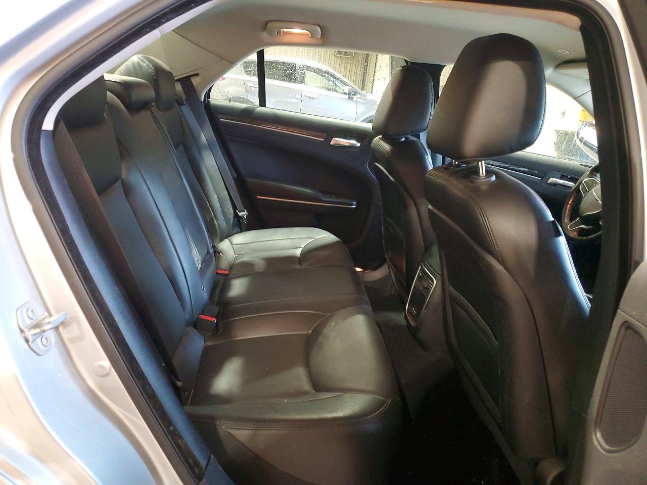 2020 Chrysler 300 VIN 2C3CCARG5LH225660 photo 10