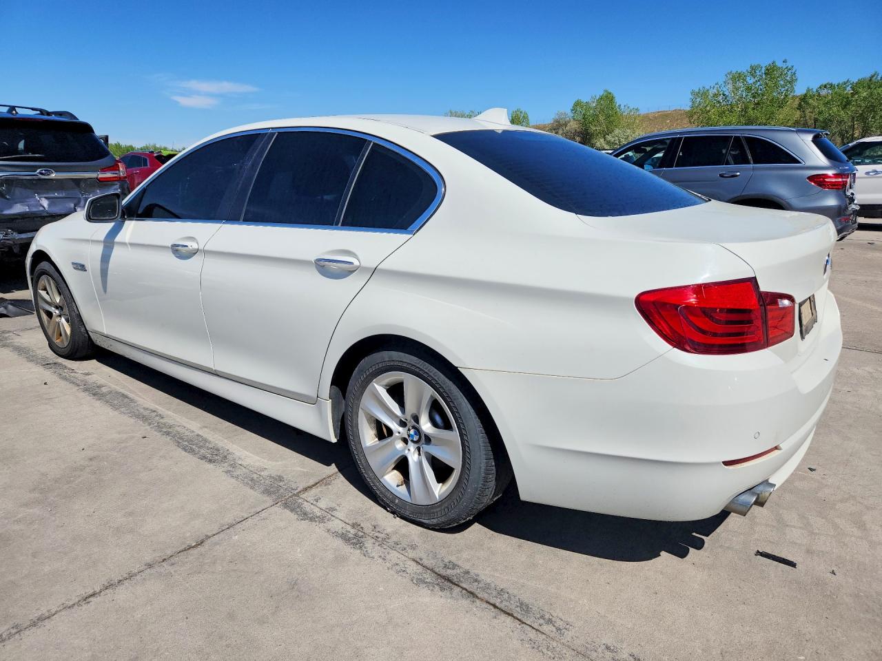 2012 BMW 5 series VIN WBAXG5C5XCDW24039 photo 2
