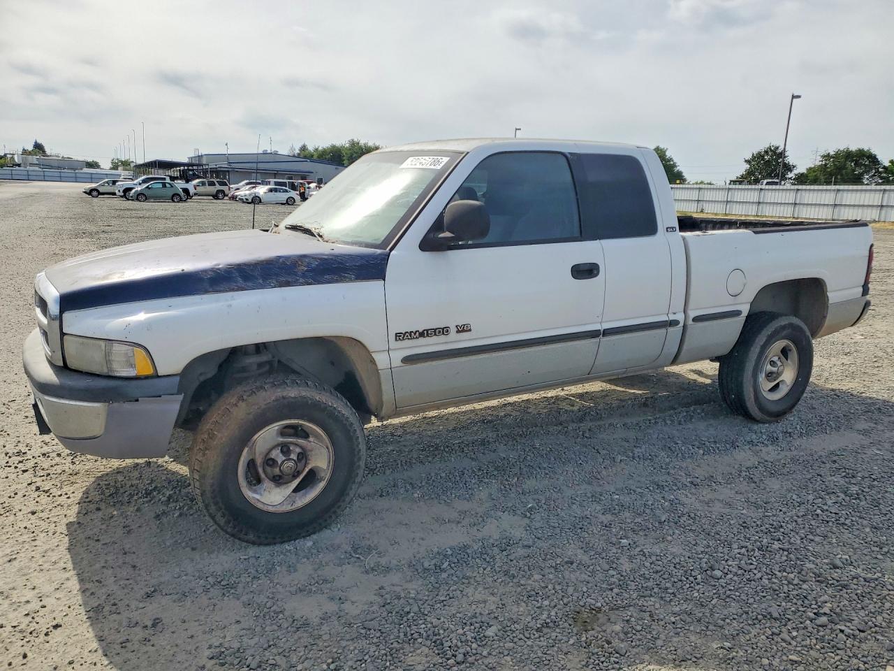 1999 Dodge Ram 1500 VIN 3B7HF13Z0XG122039 photo 1