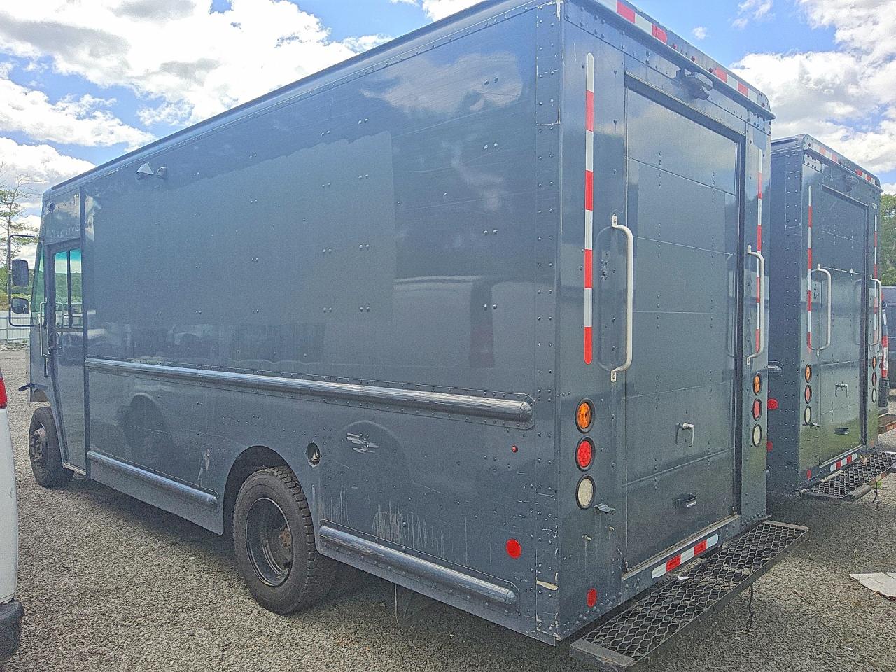 2021 FREIGHTLINER All other VIN 4UZAC2EA4MCML0820 photo 2