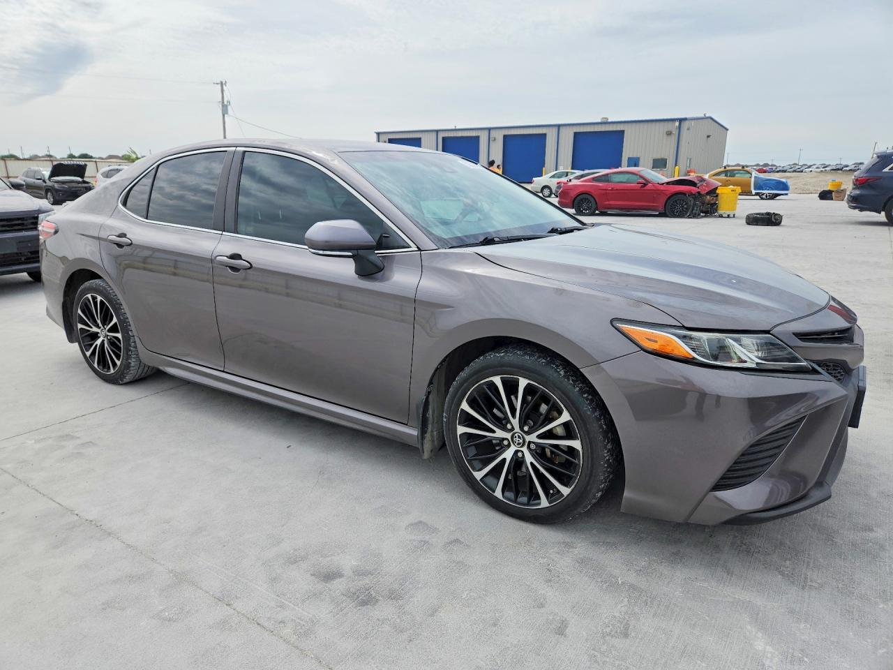 2018 Toyota Camry VIN 4T1B11HK7JU582511 photo 4
