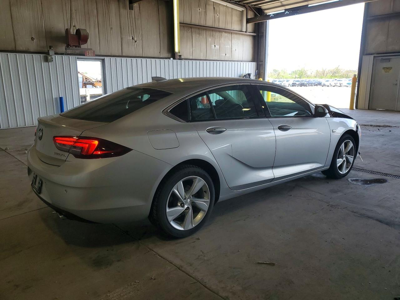 2018 Buick Regal VIN W04GL6SXXJ1155776 photo 3