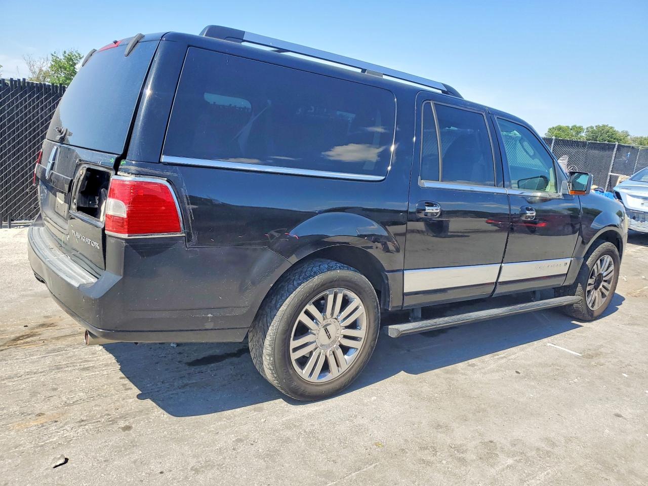 2009 Lincoln Navigator VIN 5LMFL28589EJ01986 photo 3