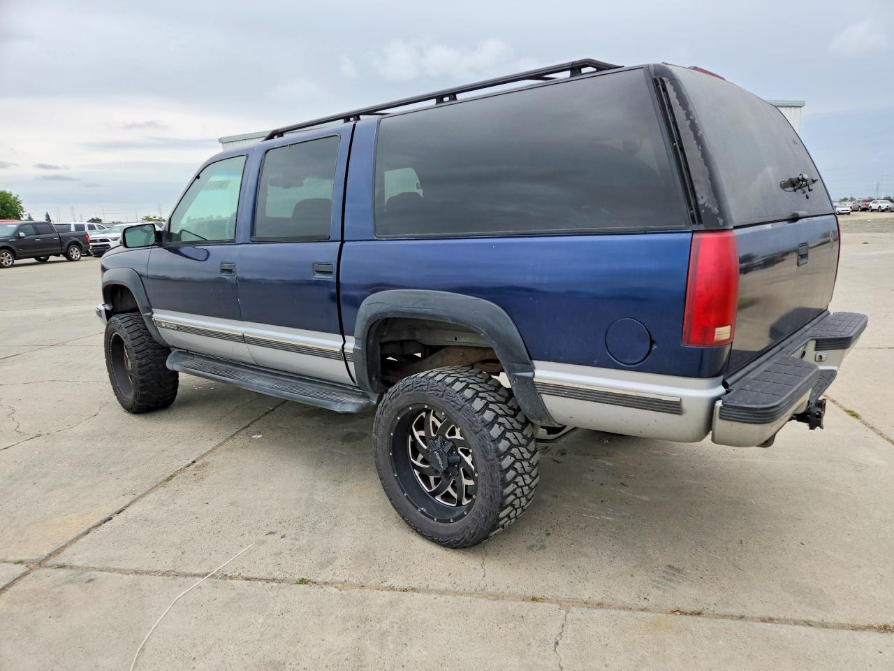 1996 CHEV Suburban VIN 3GNFK16R9TG123741 photo 2