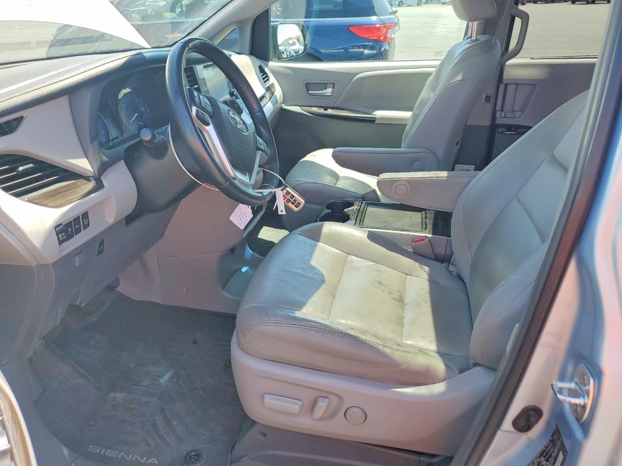 2017 Toyota Sienna VIN 5TDYZ3DC2HS870761 photo 7
