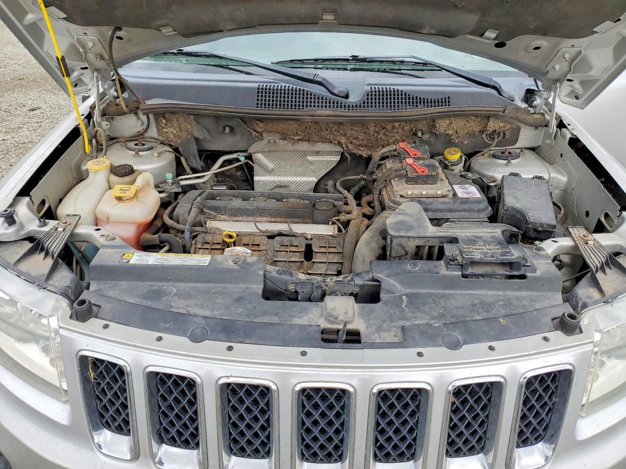 2011 Jeep Compass VIN 1J4NT1FA4BD215762 photo 12