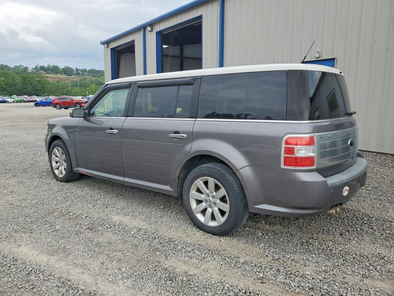 2010 Ford Flex VIN 2FMHK6DCXABD00029 photo 2