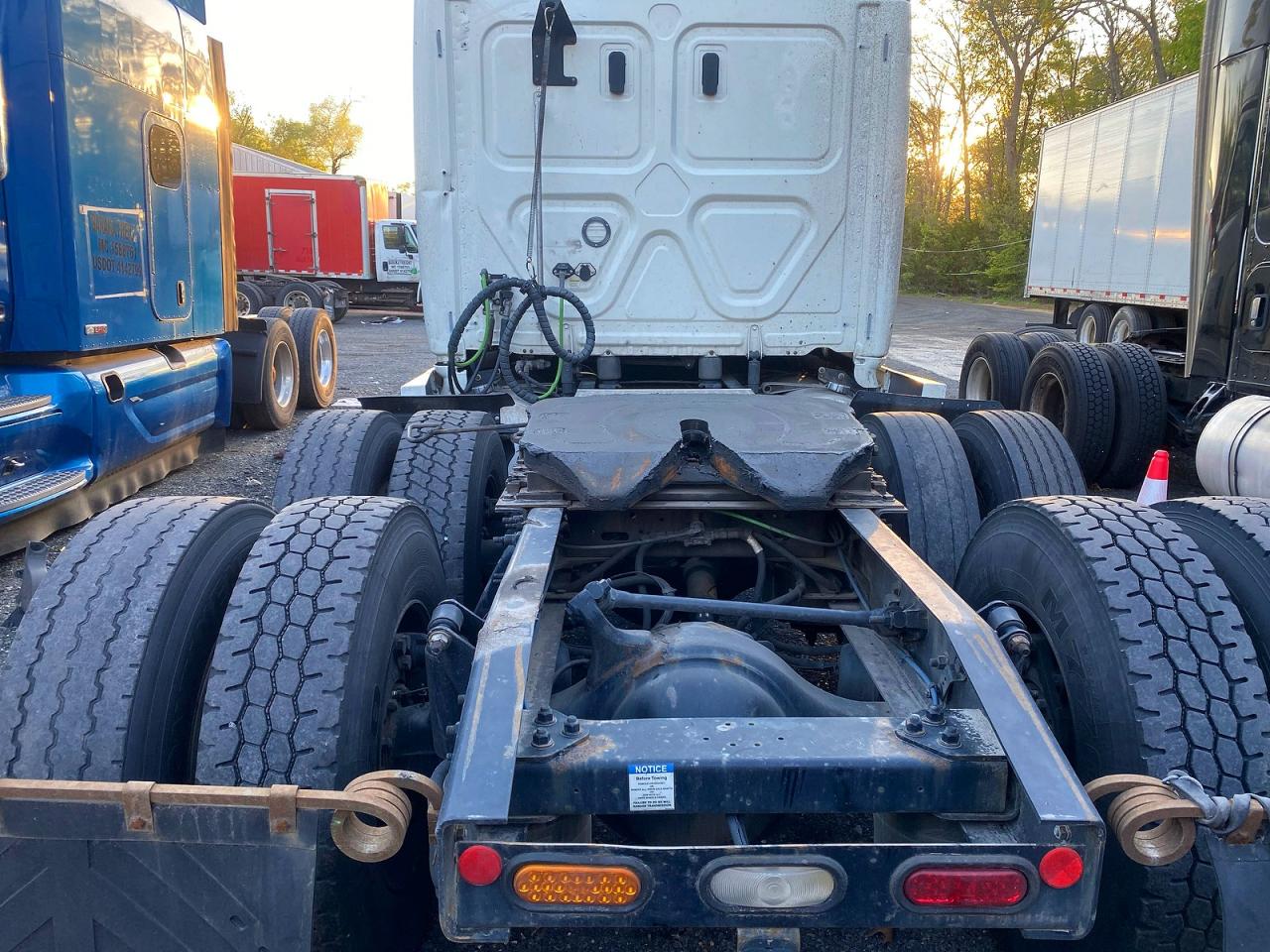 2019 FREIGHTLINER All other VIN 3AKJHHDR4KSKY1058 photo 5