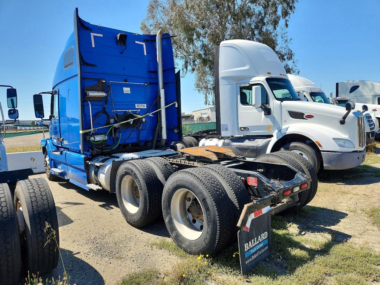 2015 Volvo Vn VIN 4V4NC9EH5FN926054 photo 3