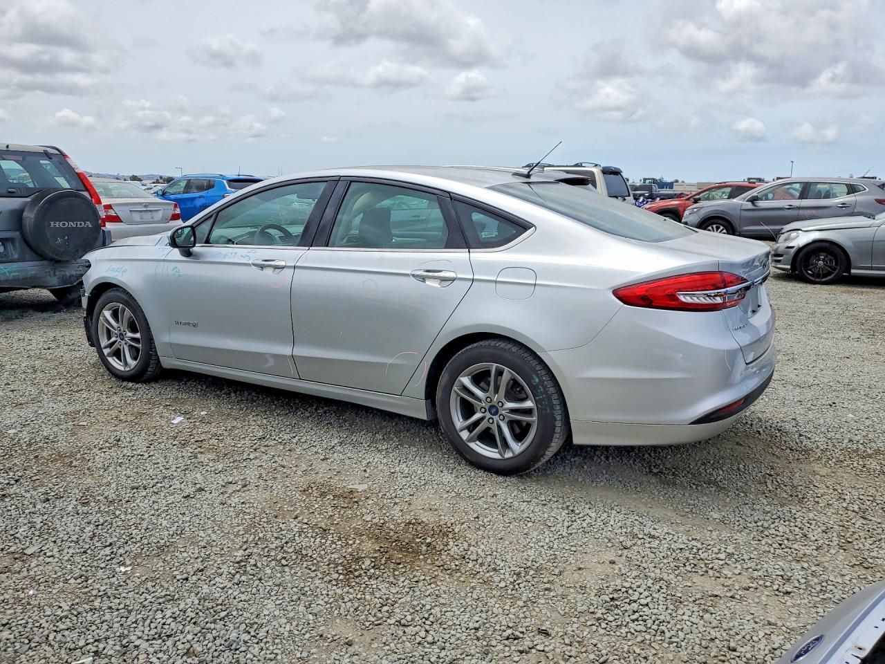 2017 Ford Fusion VIN 3FA6P0LU9HR288056 photo 2