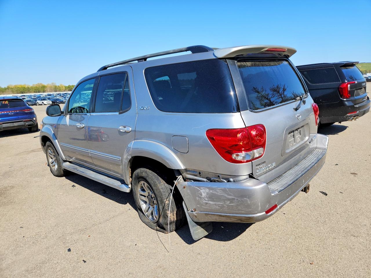 2005 TOYOTA Sequoia VIN 5TDBT44A15S241905 photo 2