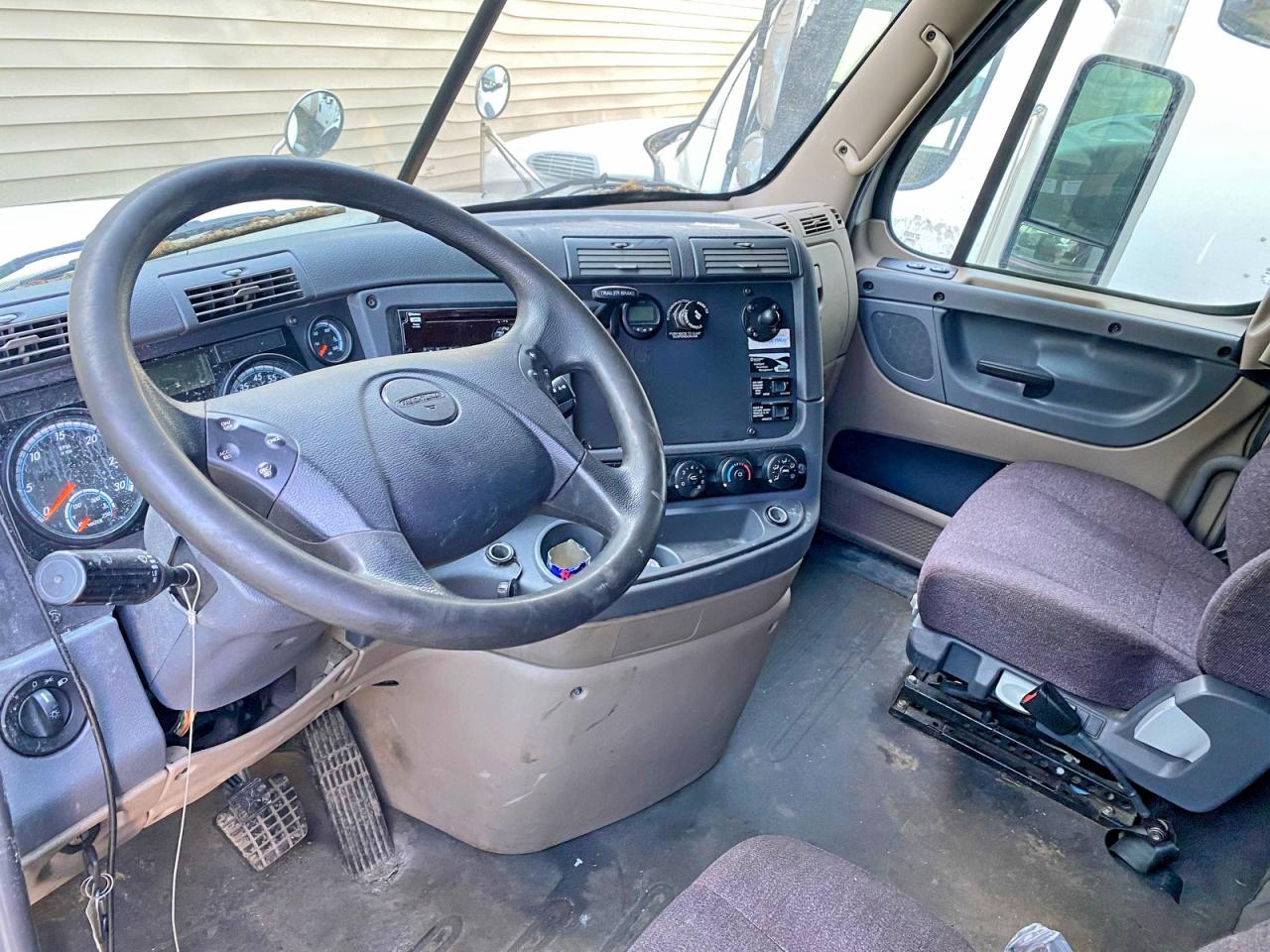 2018 FREIGHTLINER All other VIN 1FUJGLDR7JLKA8701 photo 9