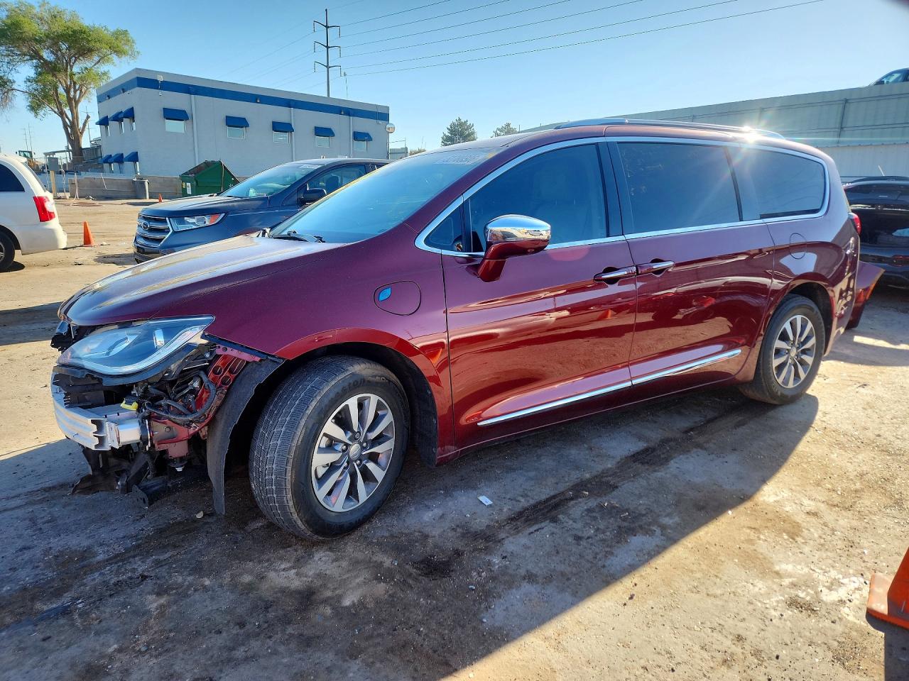 2020 Chrysler Pacifica VIN 2C4RC1N75LR124589 photo 1