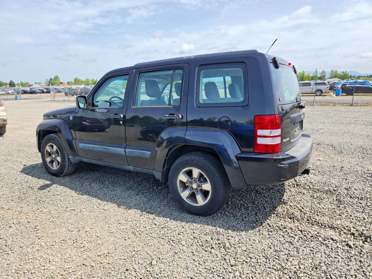 2008 Jeep Liberty VIN 1J8GN28K38W249329 photo 2