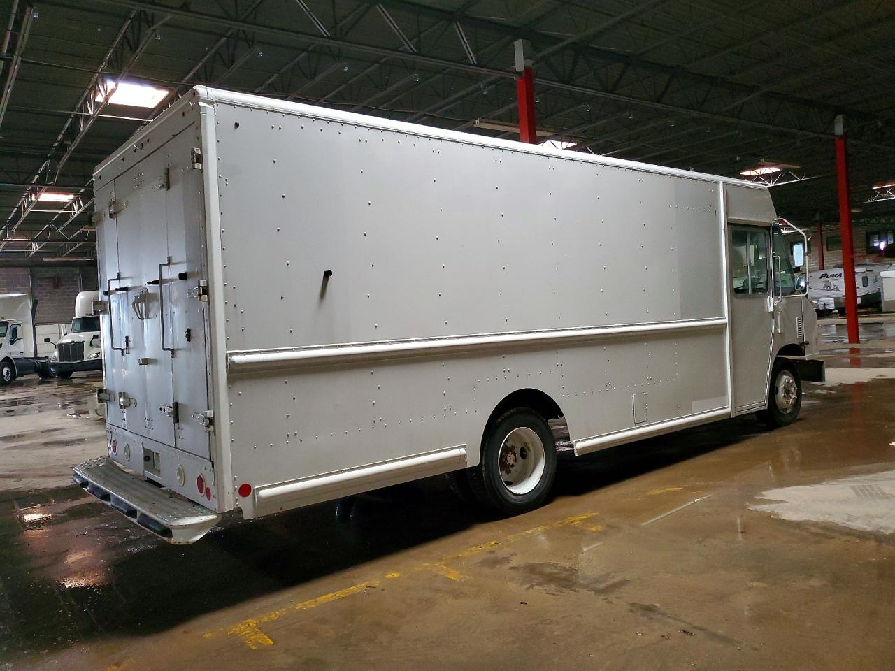 2018 FREIGHTLINER All other VIN 4UZAAPFD8JCJZ6690 photo 3