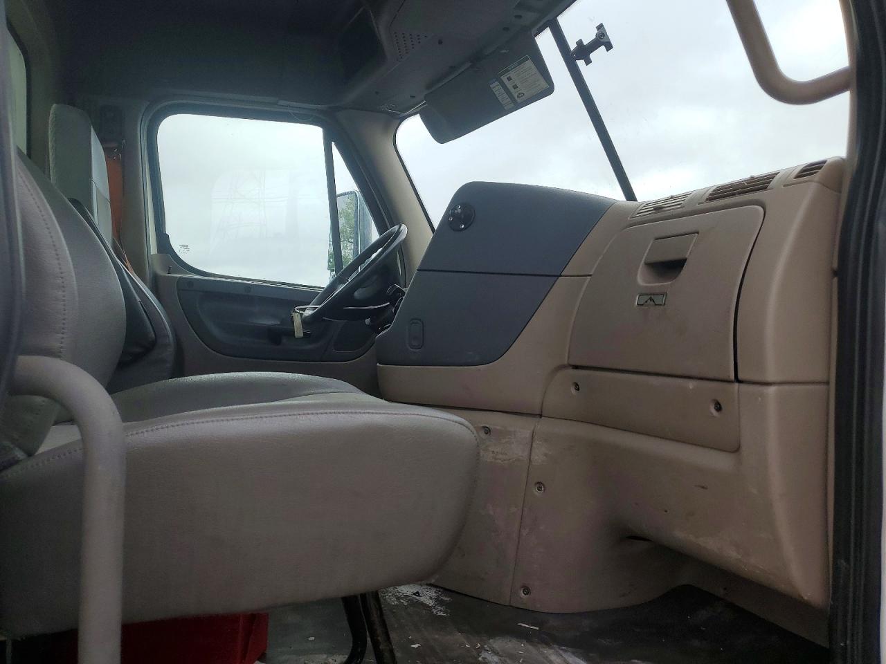 2019 FREIGHTLINER All other VIN 3AKJGBDV9KDJW2049 photo 5