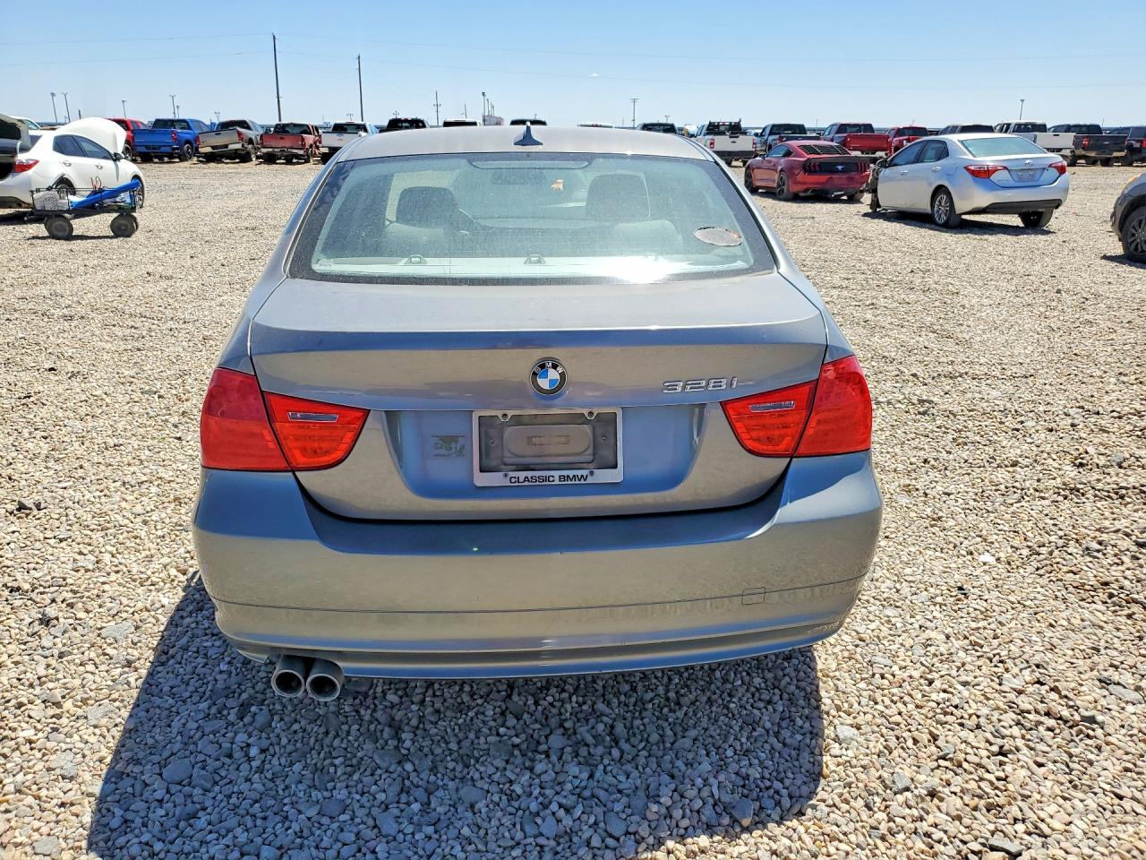 2011 BMW 3 series VIN WBAPH7C52BE683197 photo 6