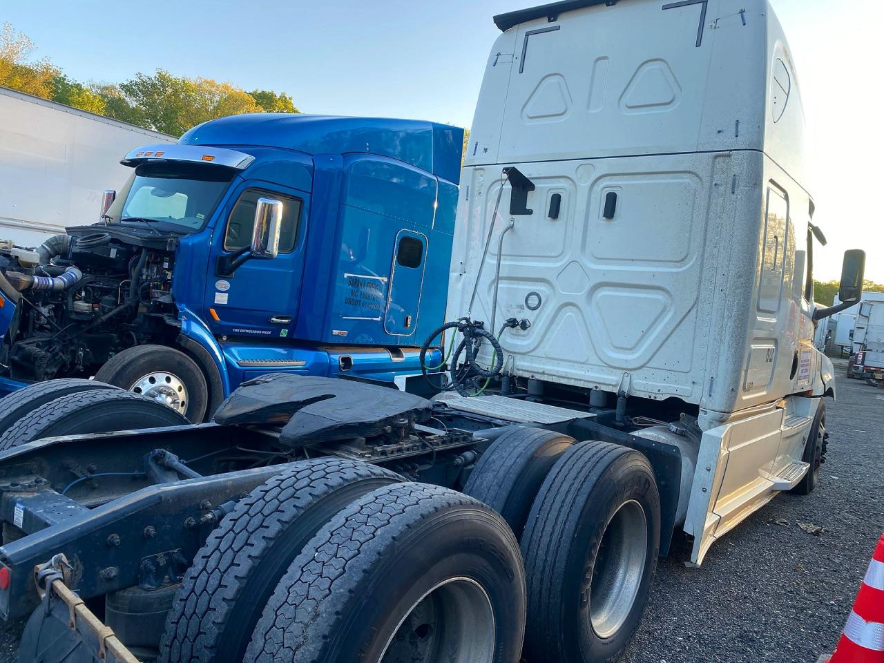 2019 FREIGHTLINER All other VIN 3AKJHHDR4KSKY1058 photo 4