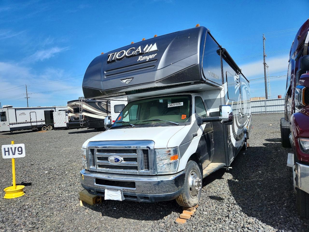 2015 FLEETWOOD Econoline VIN 1FDXE4FS4FDA06199 photo 2