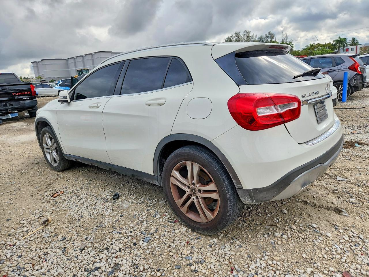 2018 Mercedes-Benz Gla-class VIN WDCTG4EB1JJ406269 photo 2