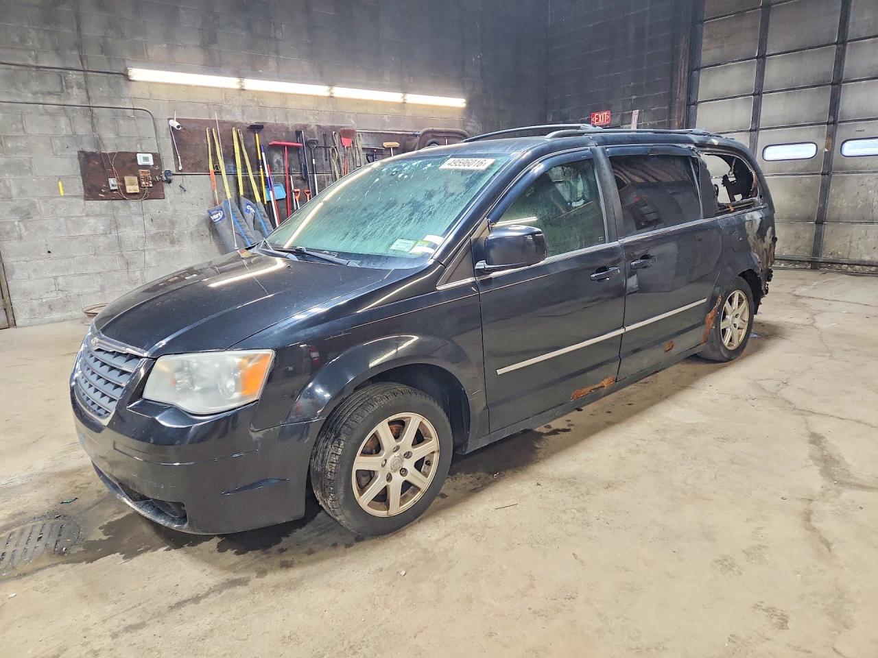 2010 CHRYSLER Minivan VIN 2A4RR5D13AR432208 photo 1