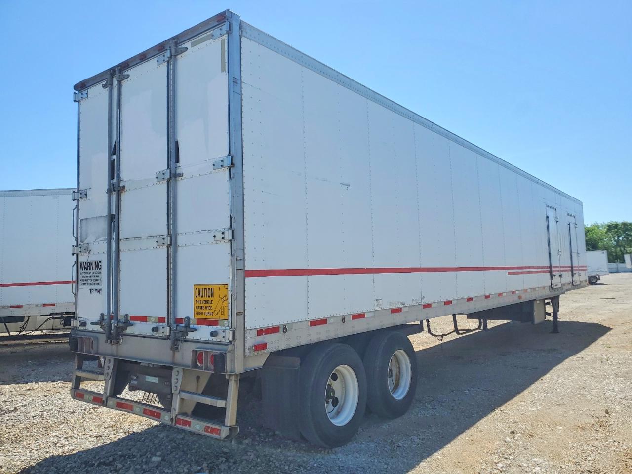2010 UTILITY All models VIN 1UYVS2534AM833911 photo 4