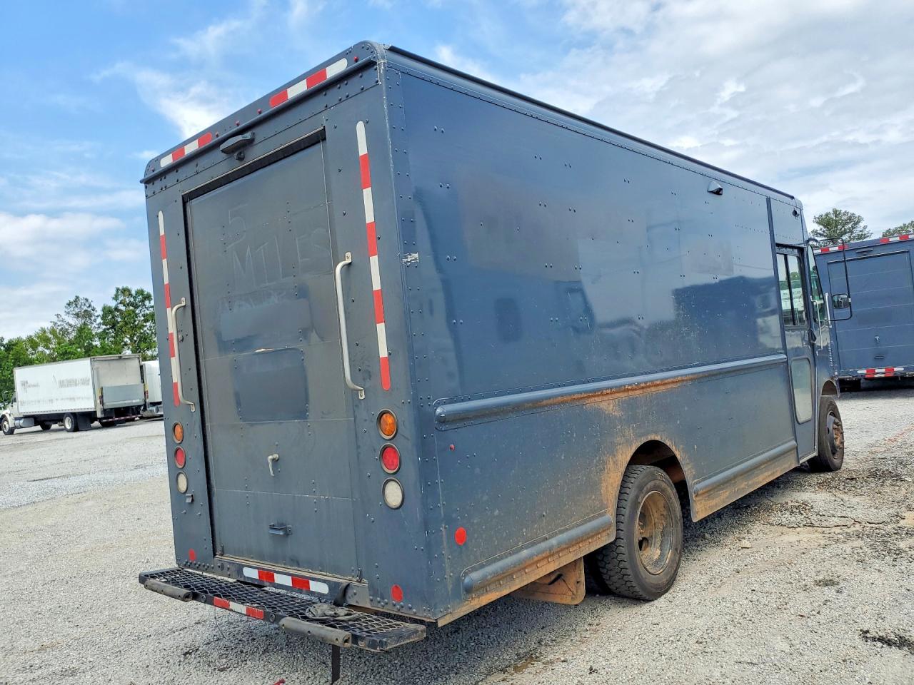 2021 FREIGHTLINER All other VIN 4UZAC2EA5MCMM9215 photo 3