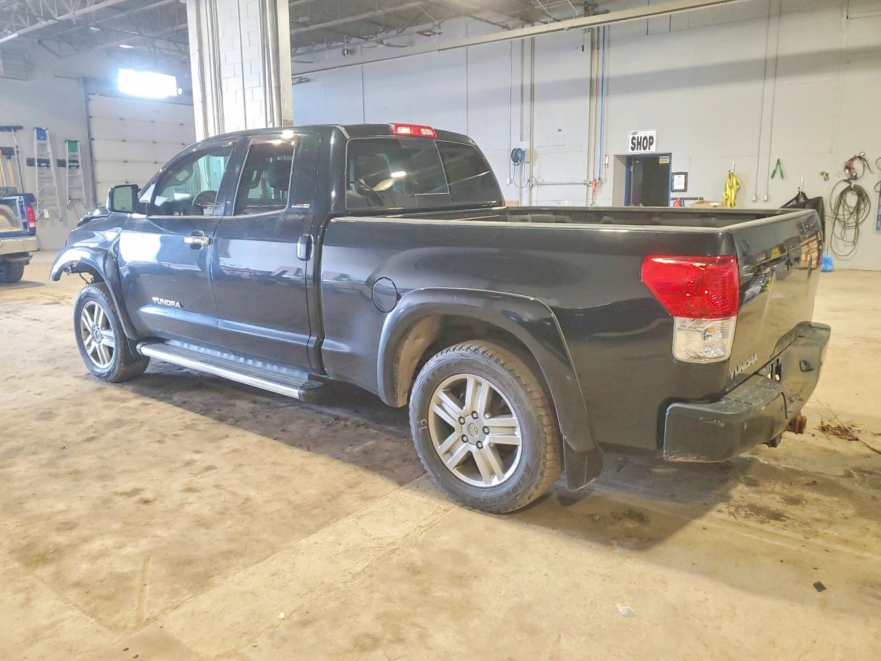 2013 Toyota Tundra VIN 5TFBY5F14DX277682 photo 2